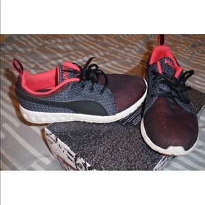 Women’s puma sneaker